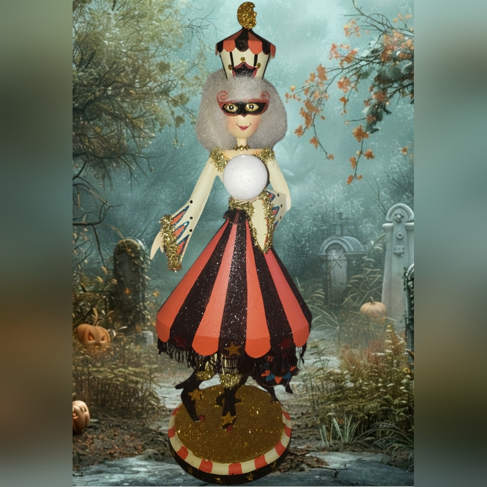SUMMERWEEN 🎃 Pier 1 Enchanted Circus Madame Enchantress Fortune Teller Figurine
